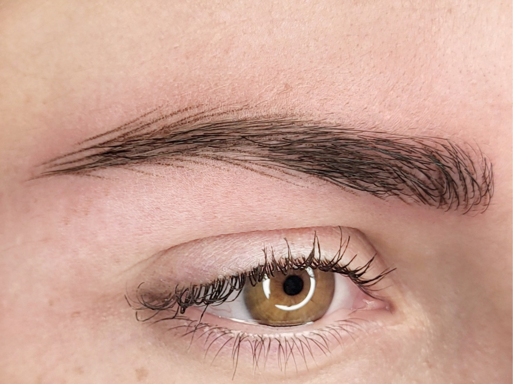 Sourcils poil à poil